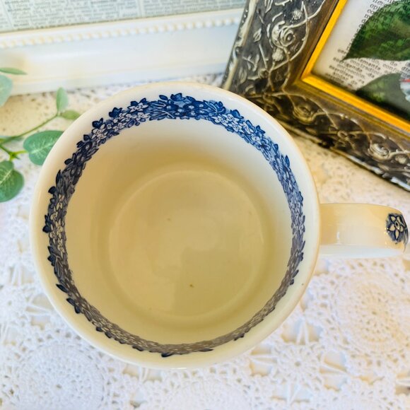 Wedgwood Romantic England Blue and White Mug - Picture 7 of 10